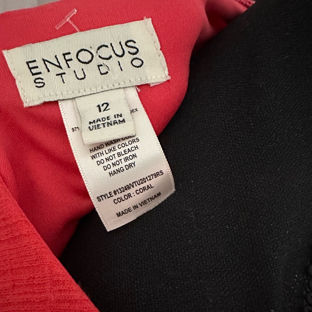 ENFOCUS STUDIO Elegant Coral Sleeveless Dress - Picture 4 of 5